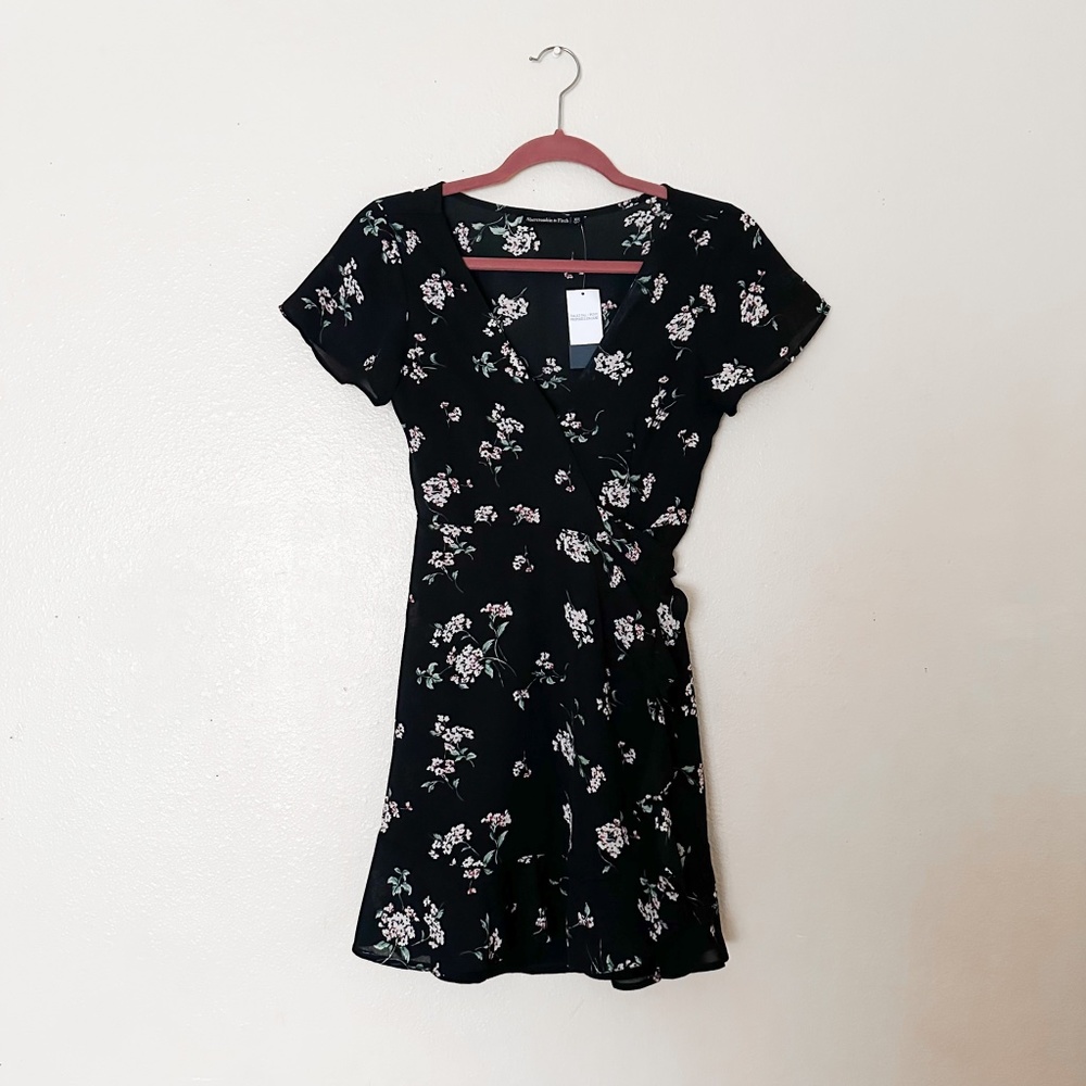 nwt abercrombie flutter sleeves wrap mini dress